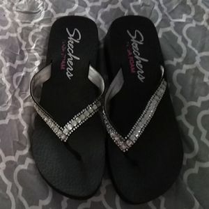 Sketchers Jeweled Flip-flop Size 9